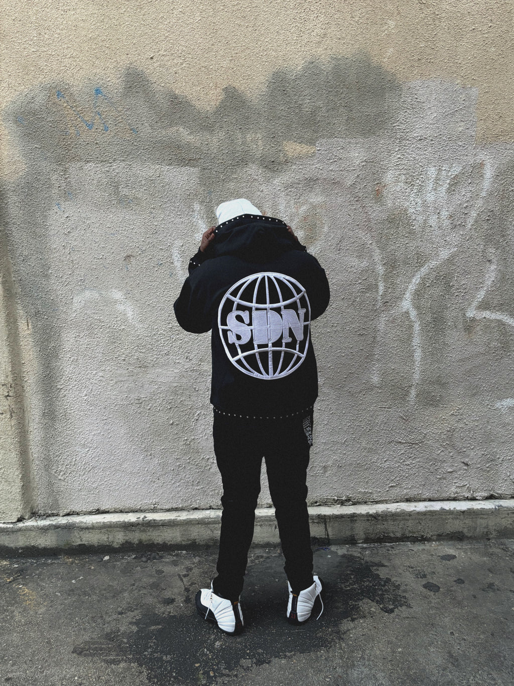 BLACK SDN SWEATER