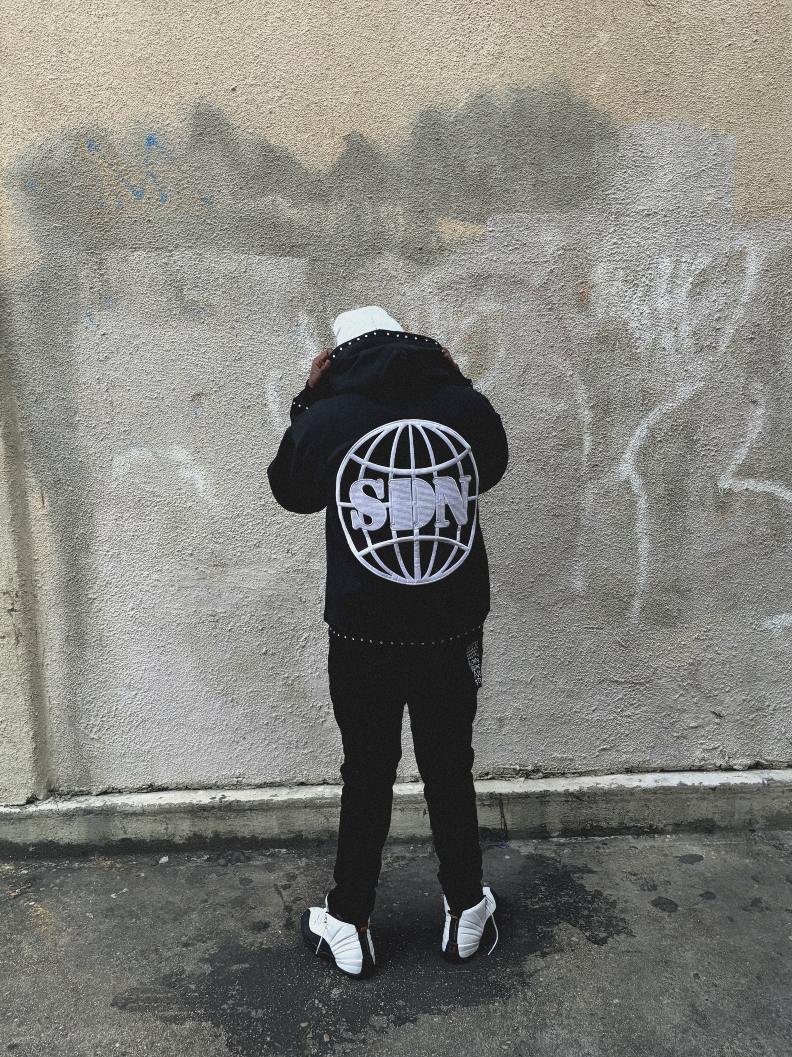 BLACK SDN SWEATER